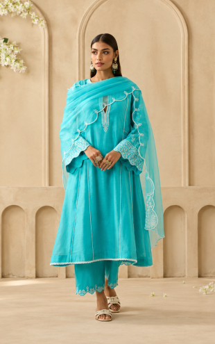 Turquoise Elegance in an Arched Courtyard